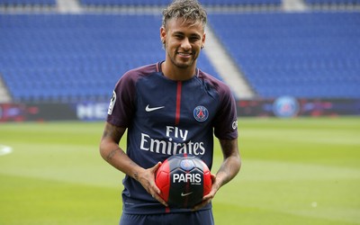 博鱼电竞动态-J罗赛前听歌清单