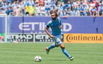 博鱼电竞精华-乌克兰队这脚射门偏得离谱