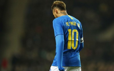 博鱼电竞动态-佩里西奇赛后与对手交换球衣